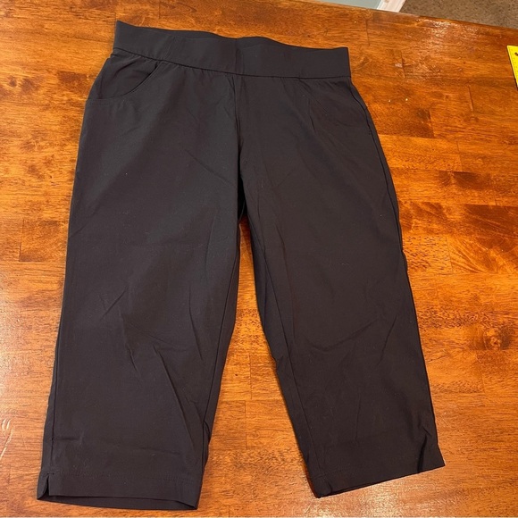 Columbia Women’s anytime casual black Capri size medium - Picture 1 of 8